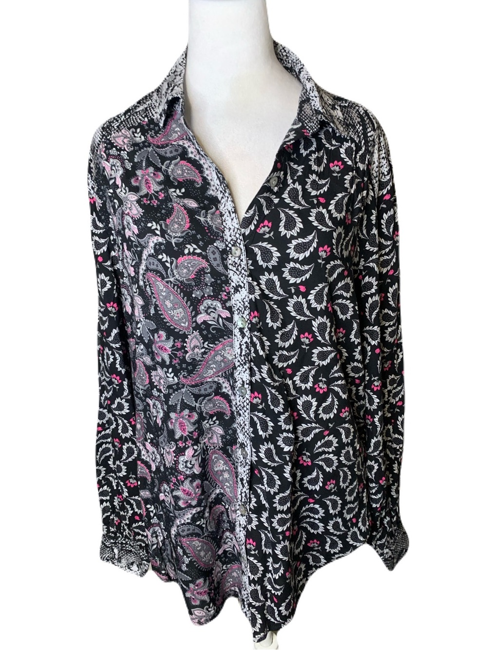NWT BeachLunchLounge Women’s Medium Gabriella Python Flare Button Front Top